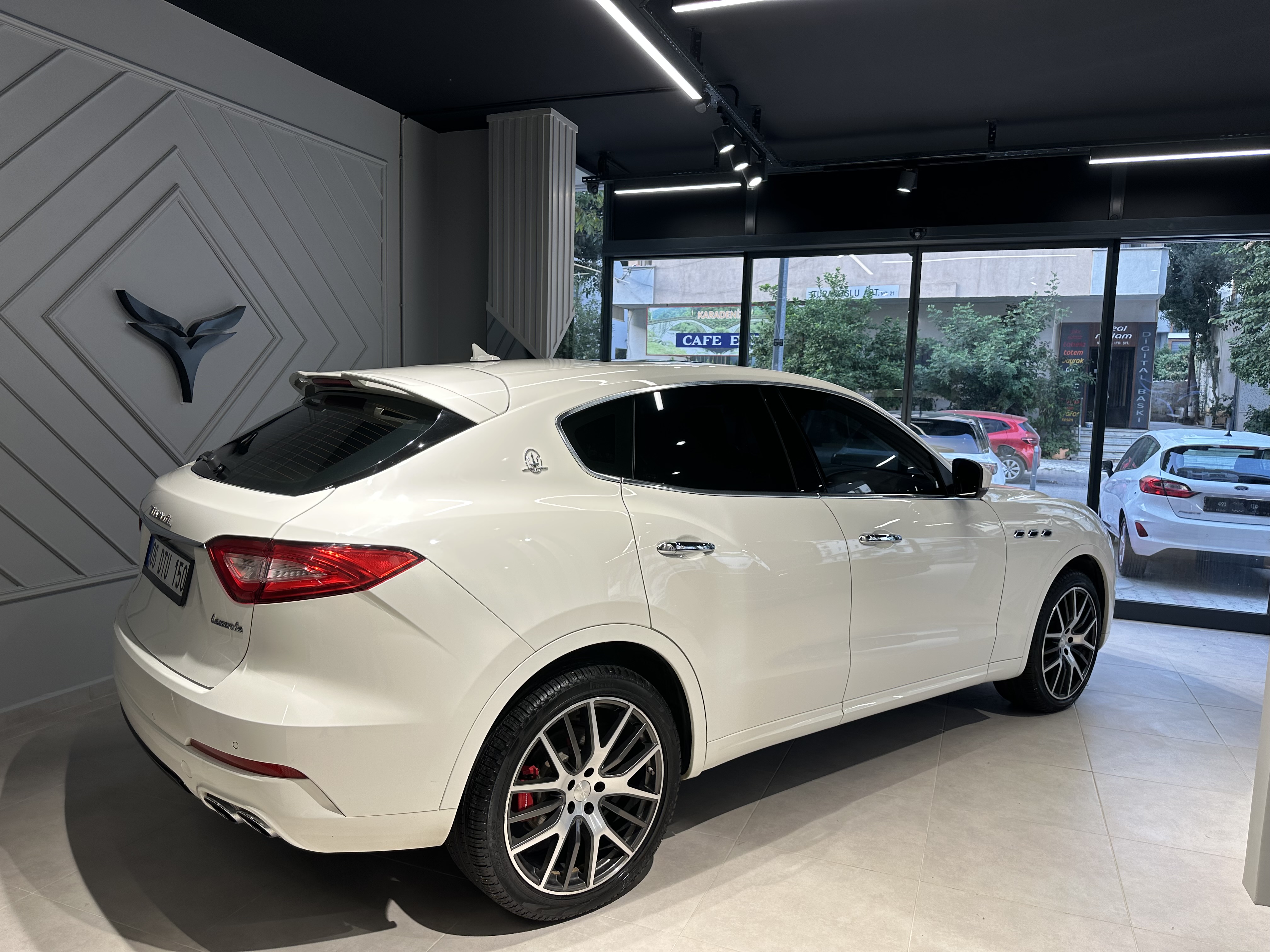 MASERATİ LEVANTE 3.0 D Q4