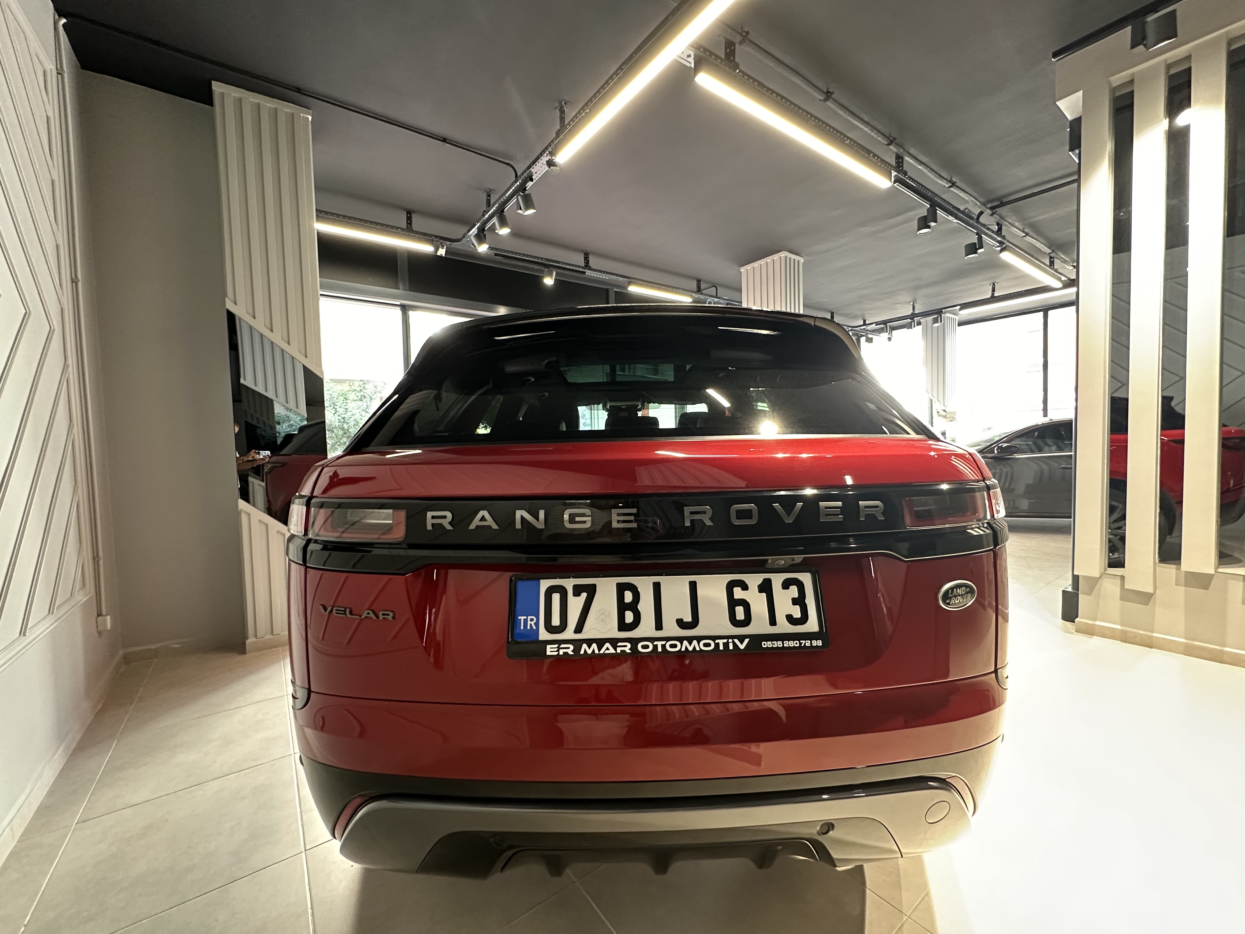 BORUSAN BAYİ ÇIKIŞLI RANGE ROVER VELAR